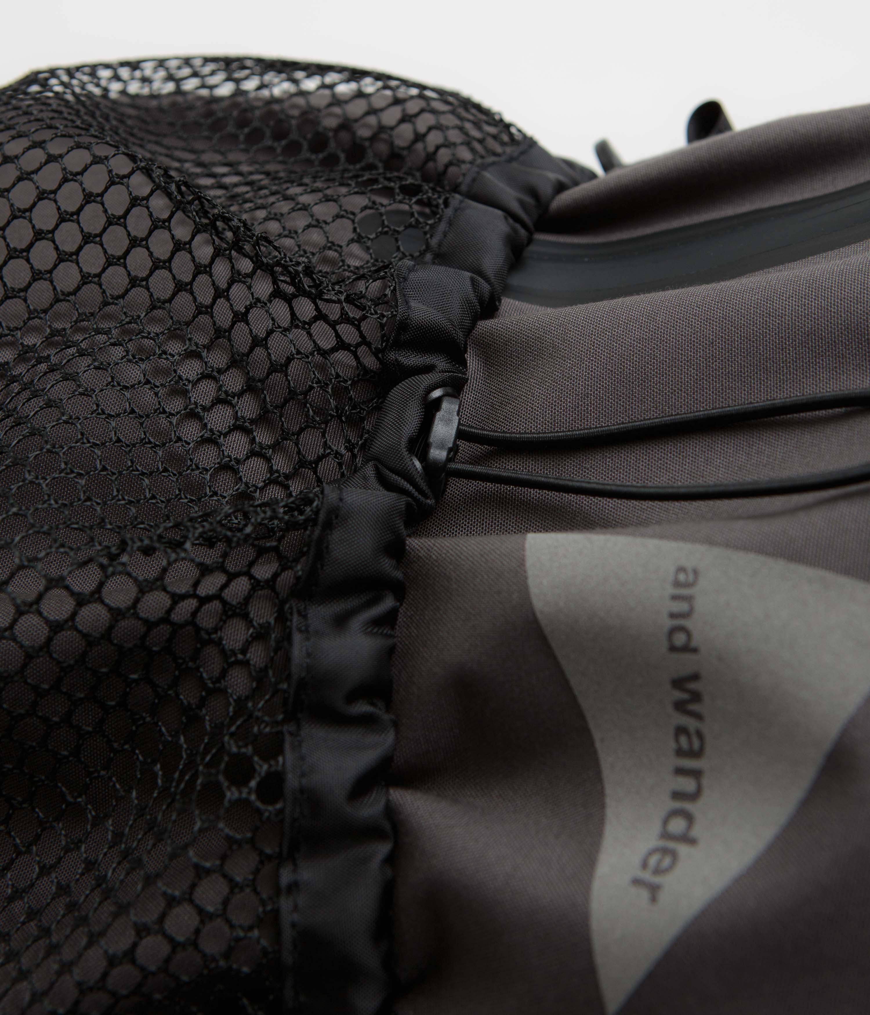 and wander PE CO 20L Day Pack - Grey - Image 5