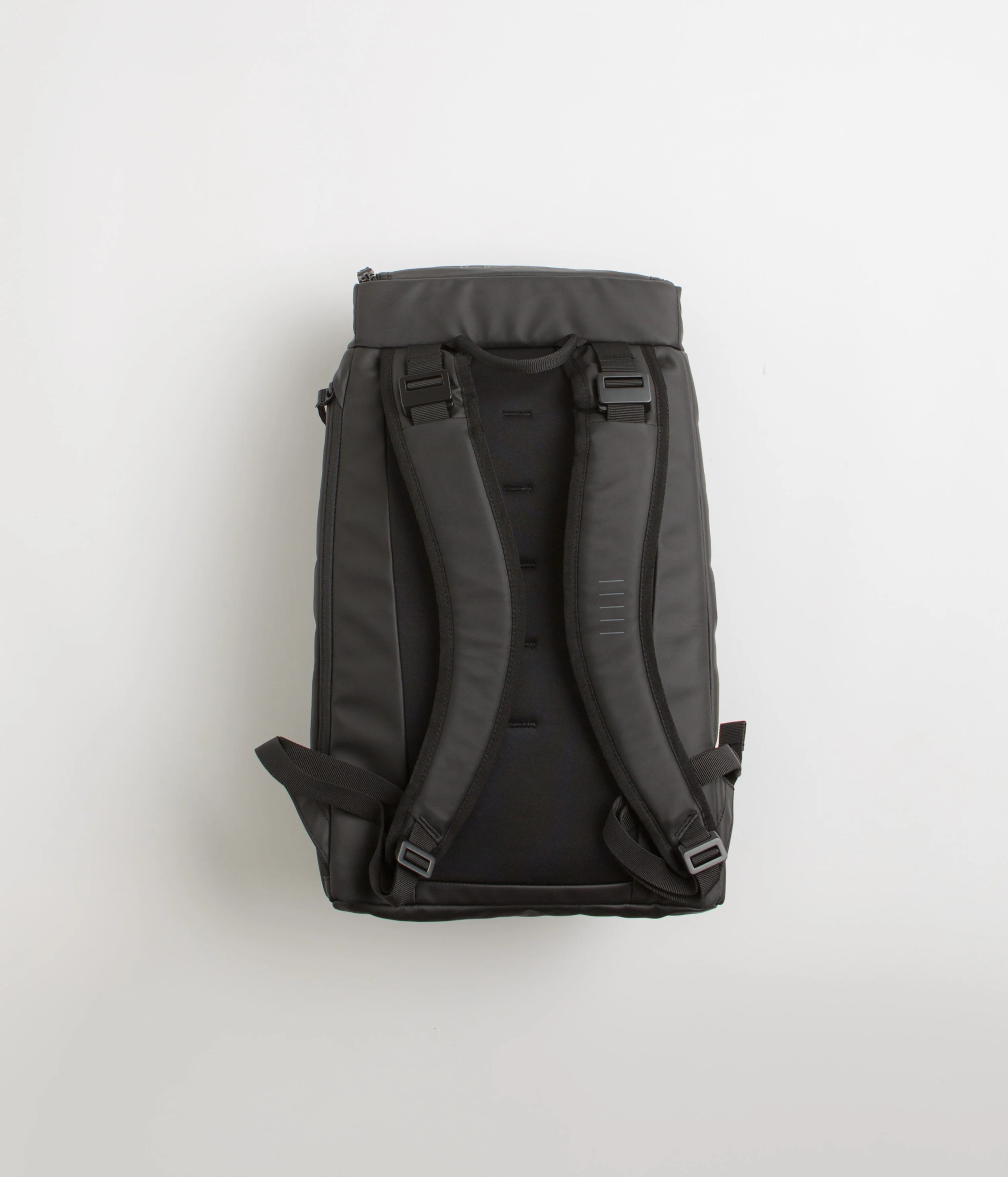 D_b_ Hugger 25L Backpack - Black Out - Image 3