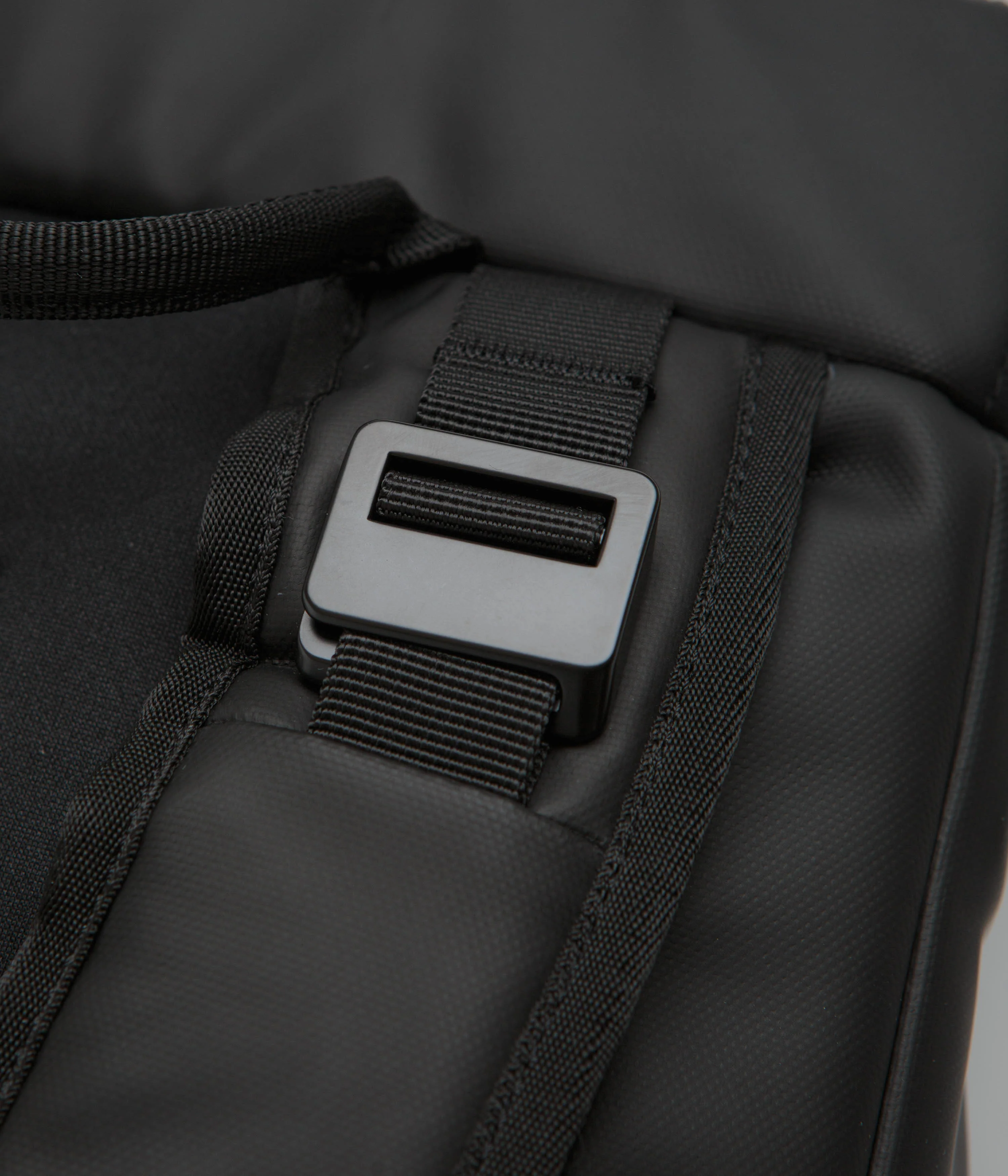 D_b_ Hugger 25L Backpack - Black Out - Image 7
