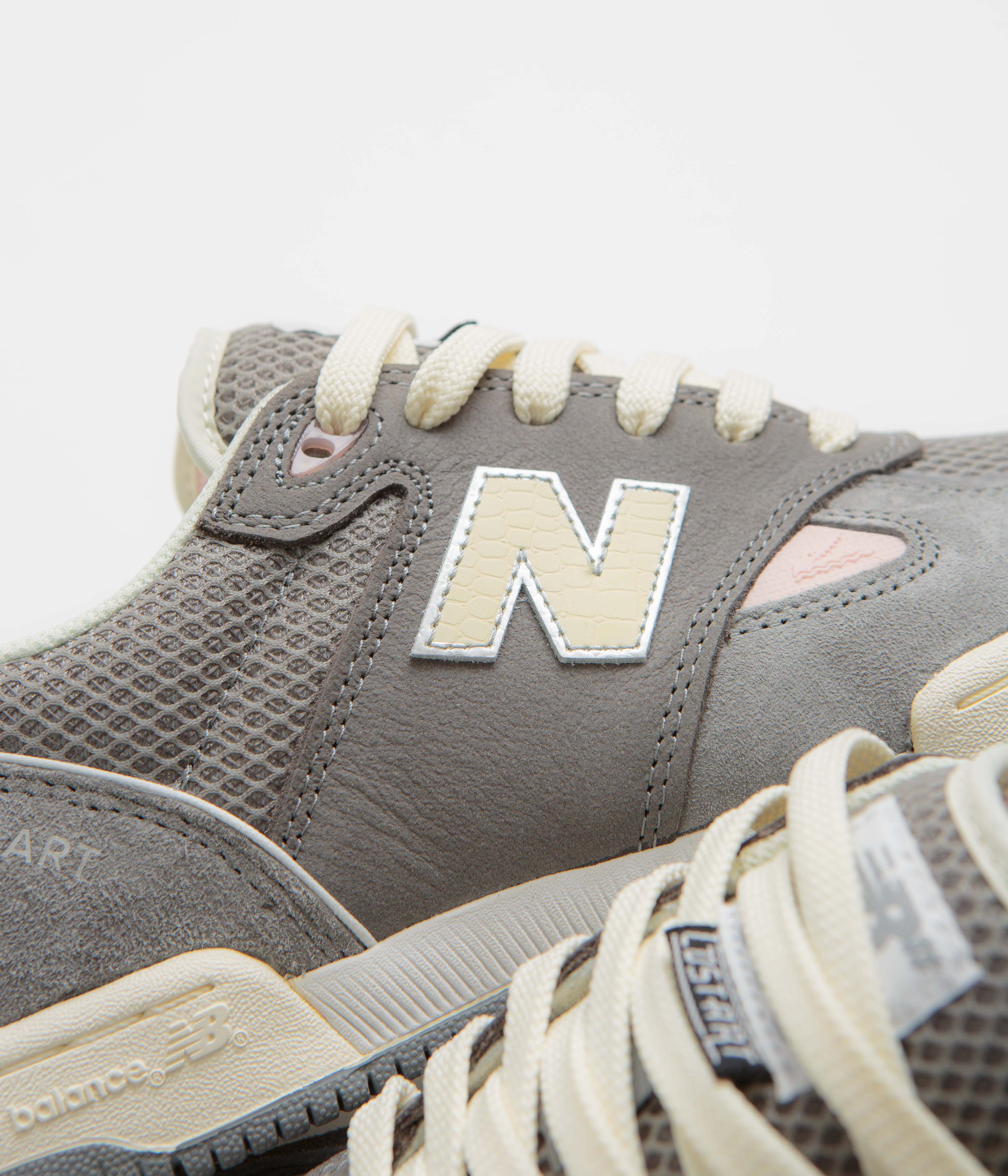 New Balance Numeric x Lost Art 600 Shoes - Sea Salt / Grey - Image 3