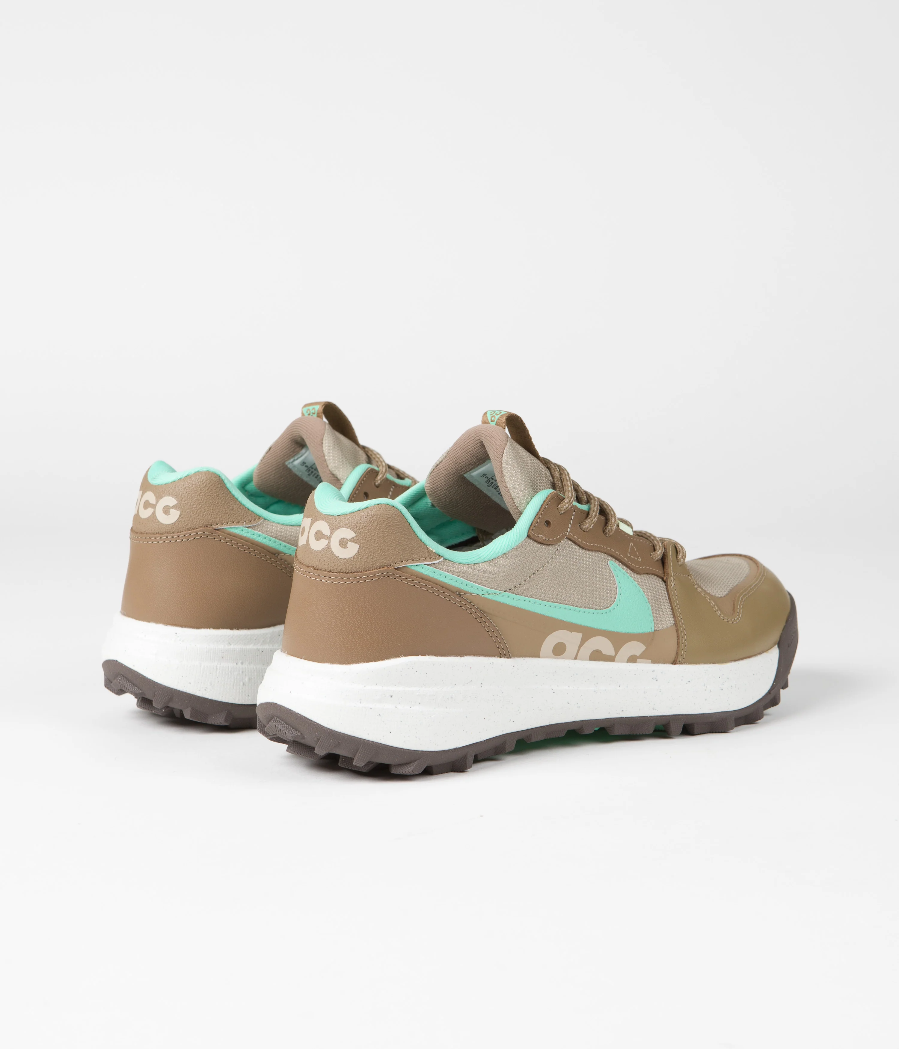 Nike ACG Lowcate Shoes - Limestone / Green Glow - Dark Driftwood - Sail - Image 4