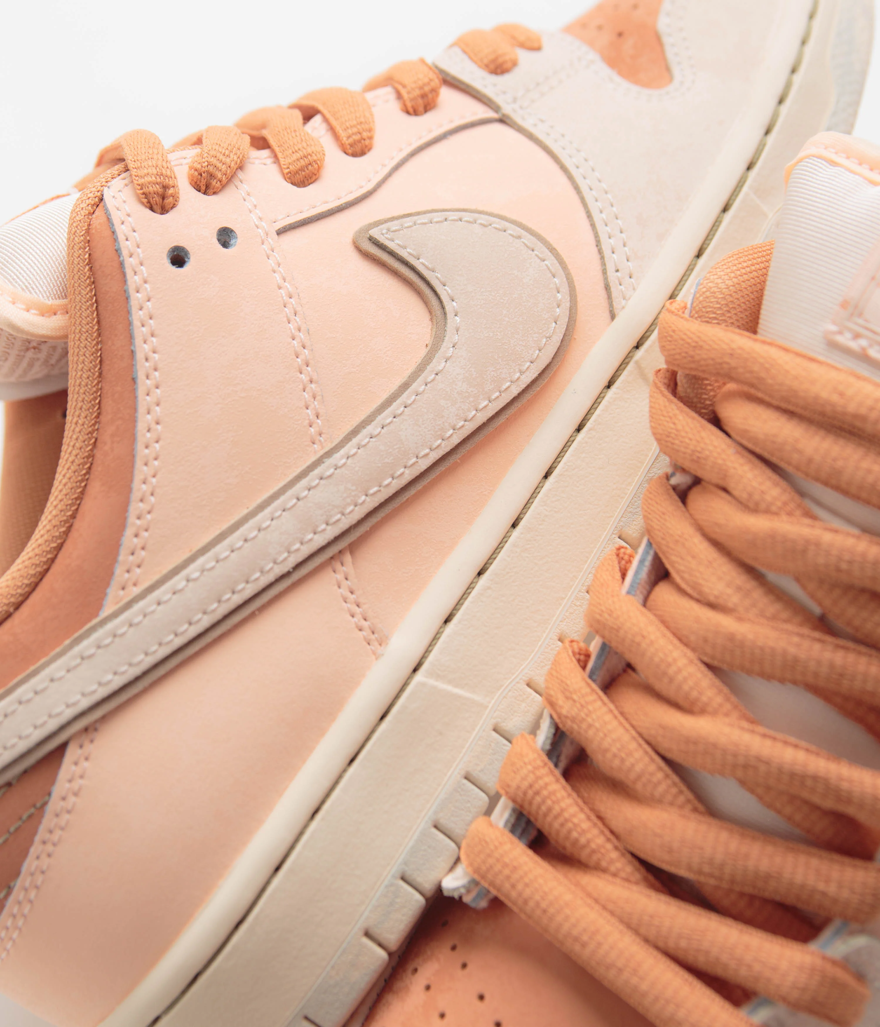 Nike SB Dunk Low Pro Premium 'Trocadero Gardens' Shoes - Amber Brown / Guava Ice - Crimson Tint - Hemp - Image 3