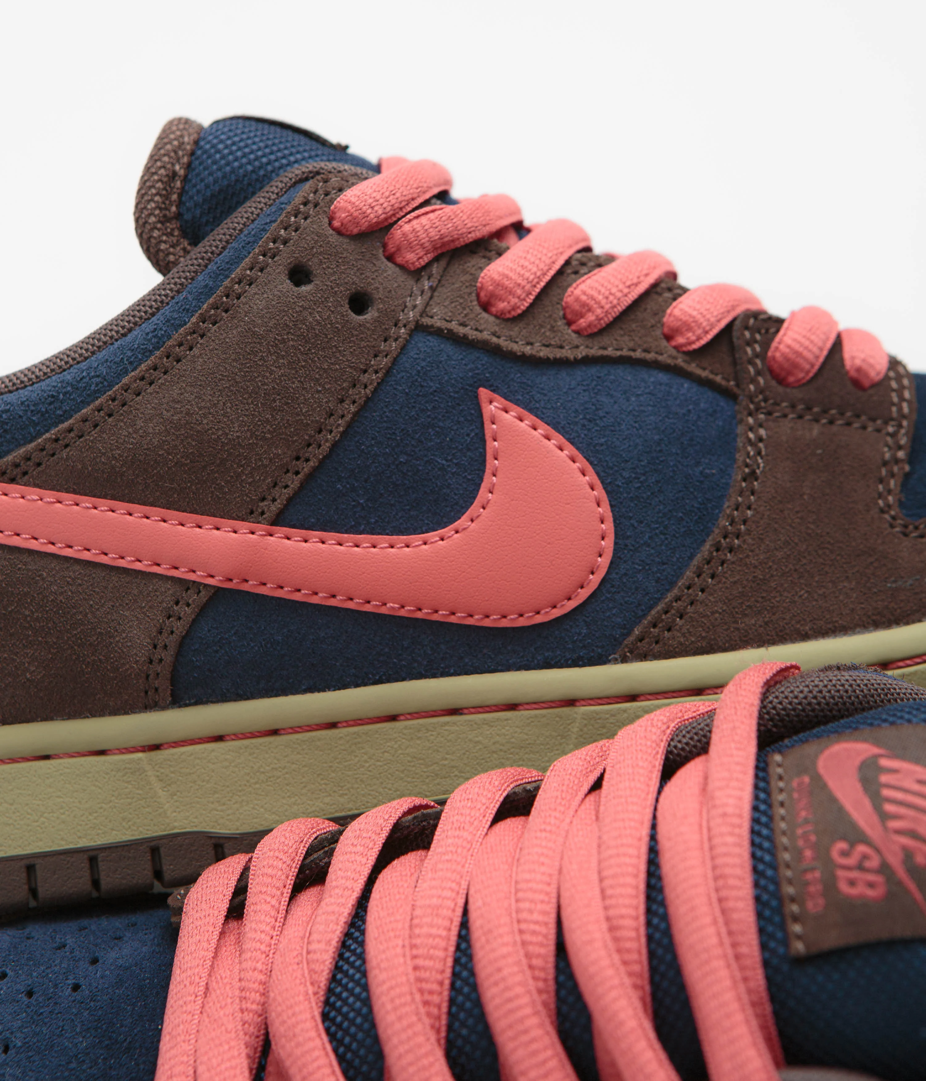 Nike SB Dunk Low Pro Shoes - Baroque Brown / Adobe - Midnight Navy - Image 3
