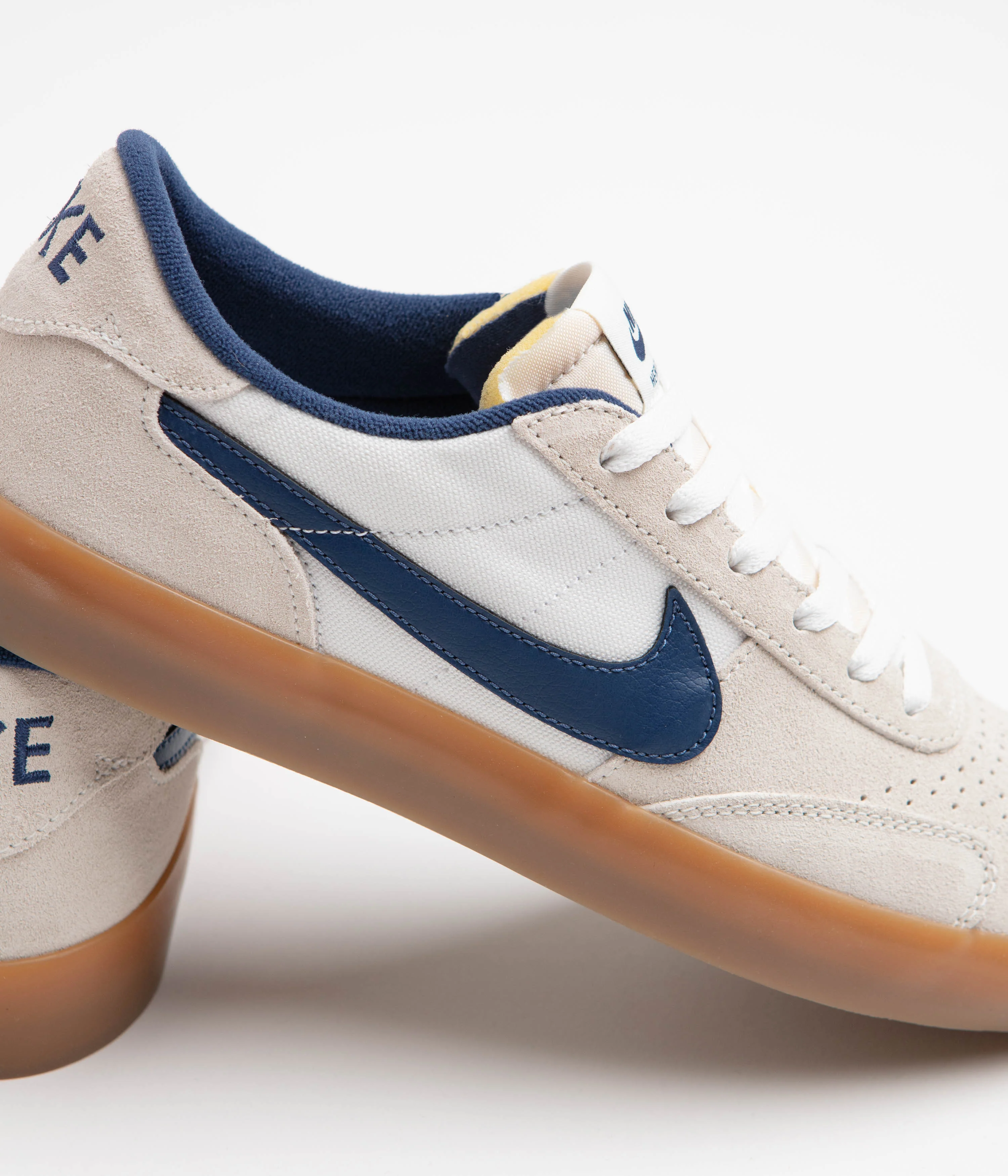Nike SB Heritage Vulc Shoes - Summit White / Navy - White - Gum Light Brown - Image 3