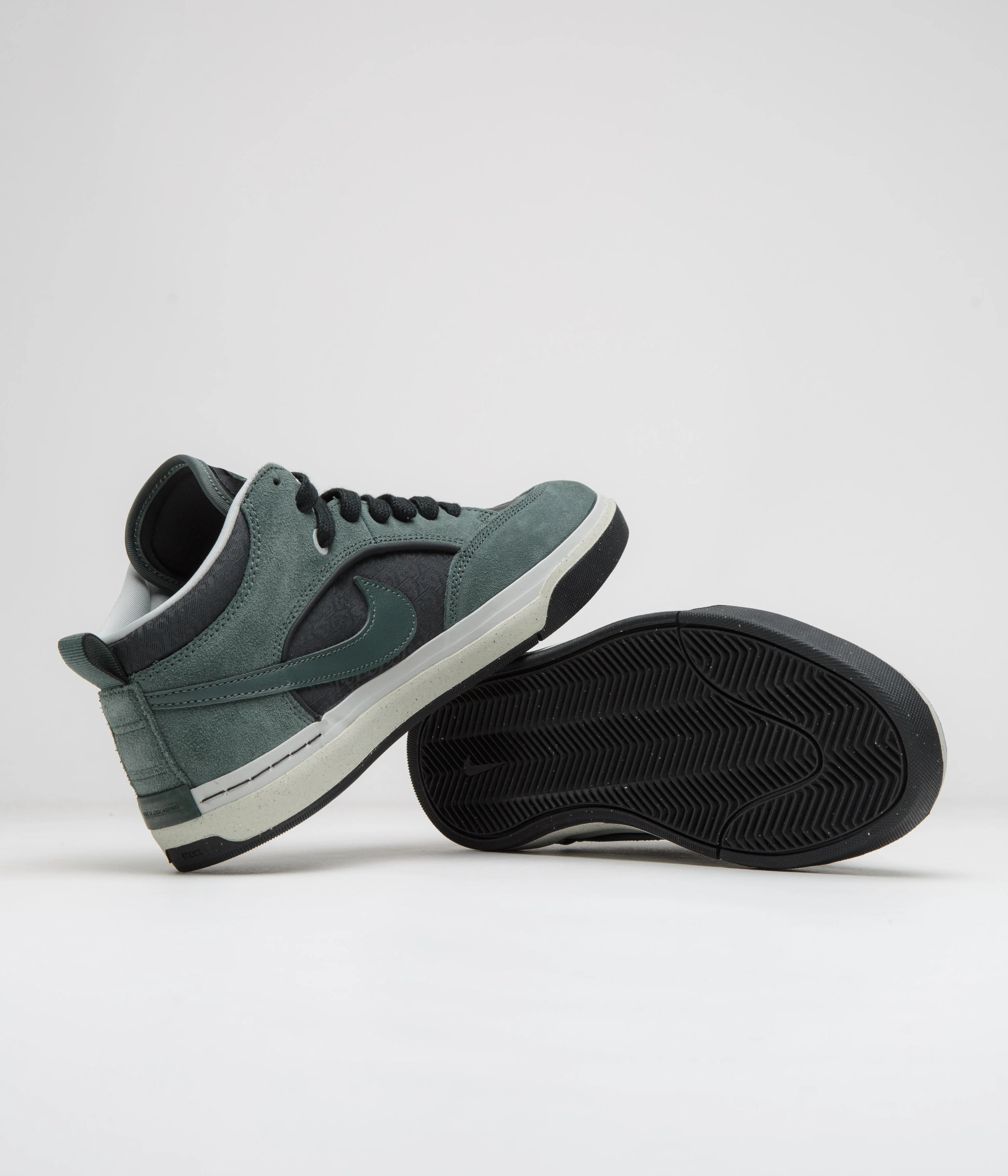 Nike SB React Leo Shoes - Vintage Green / Vintage Green - Black - Image 5