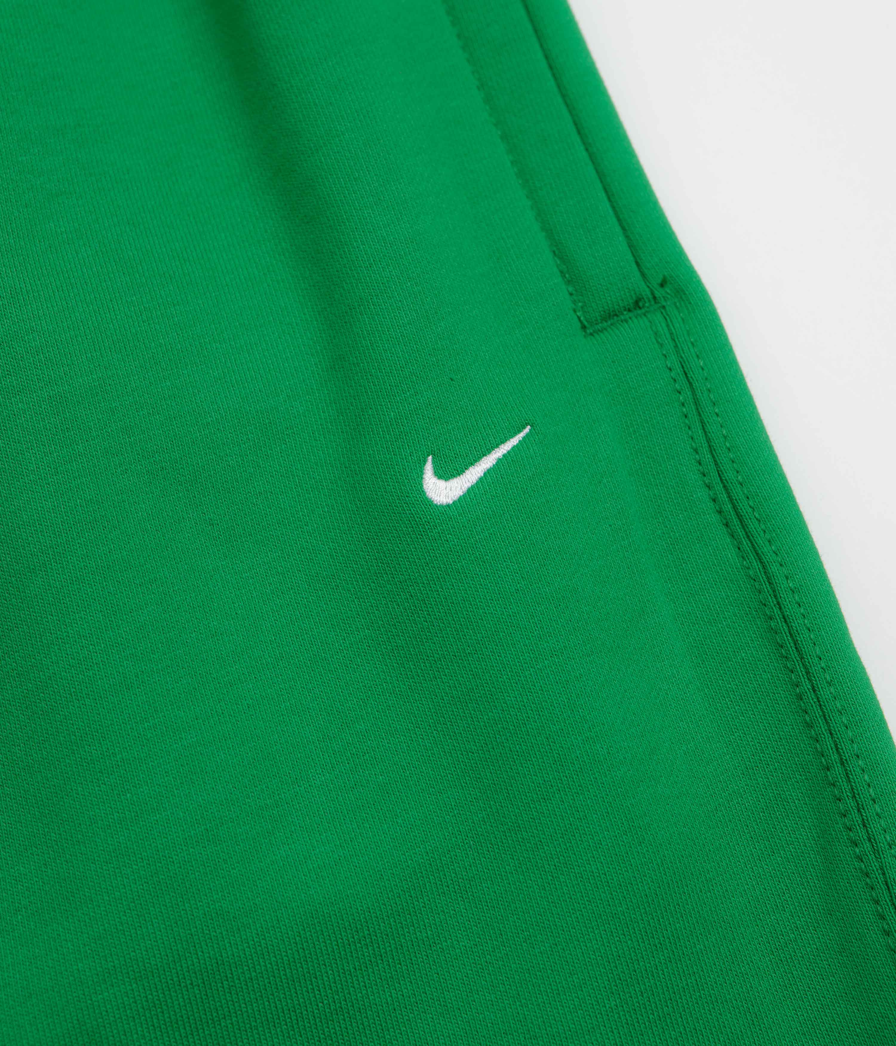 Nike Solo Swoosh Cuffed Sweatpants - Court Green / Court Green / White - Image 4