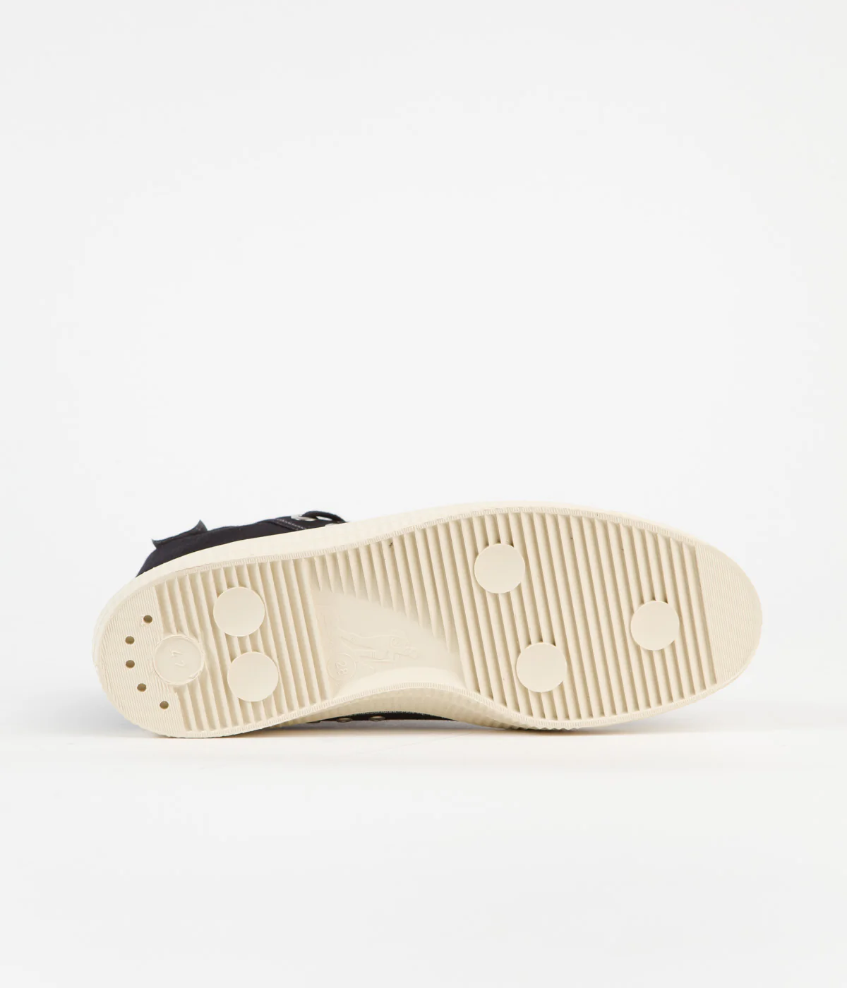 Novesta Star Dribble Contrast Stitching Shoes - 60 Black / 99 Beige / 106 Ecru - Image 6